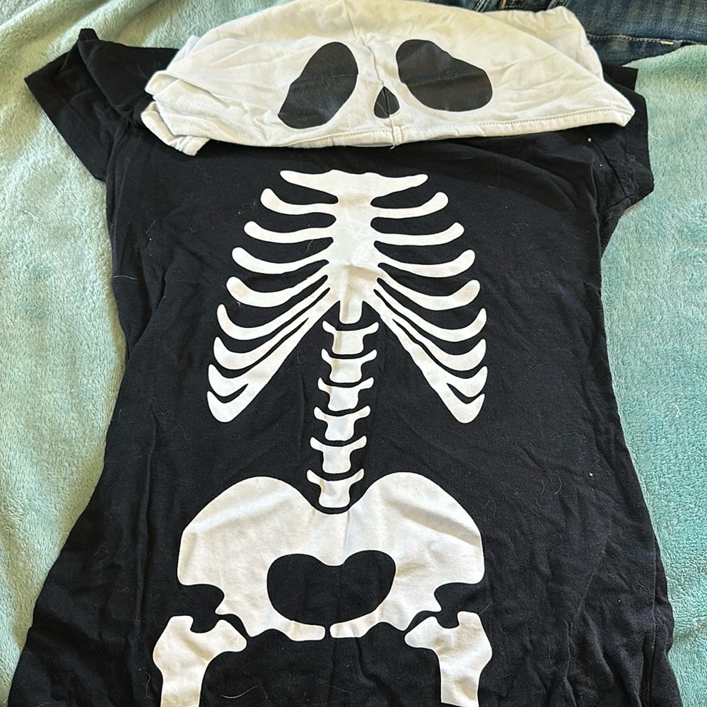 Skeleton tshirt with build in hood, size small, made right brand